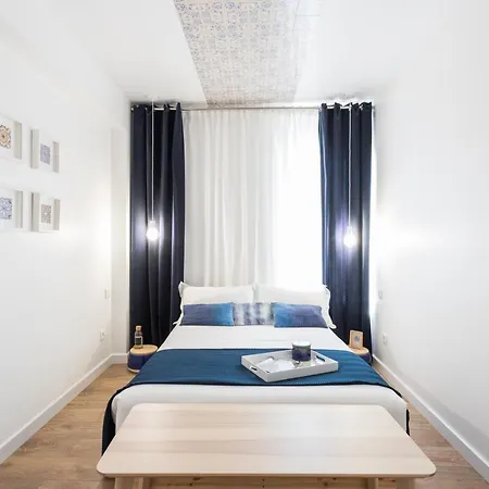 Airport Apartment *