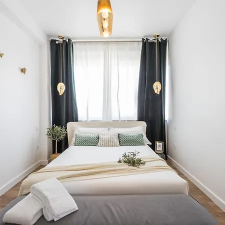 Airport Apartment *