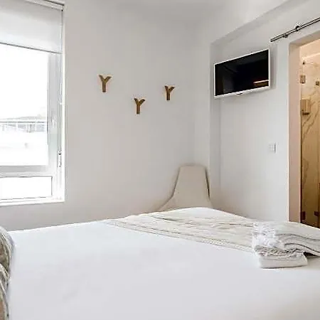 Airport Guest house 3*